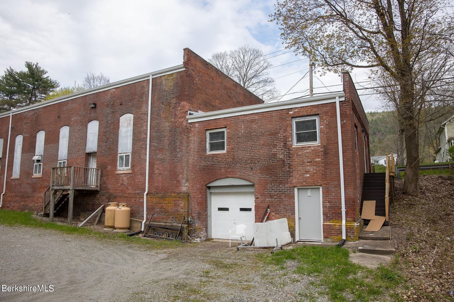 395 N Park St Photo 27