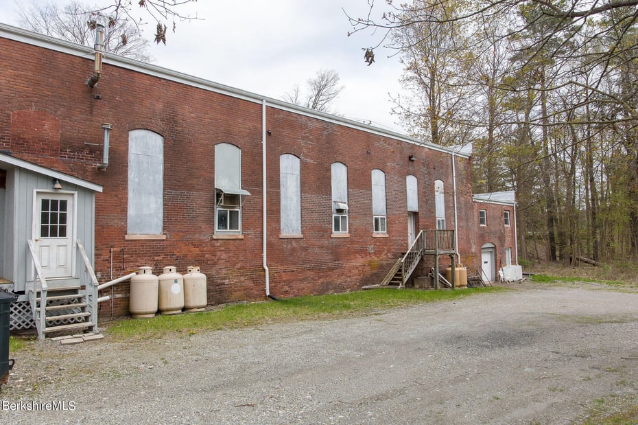 395 N Park St Photo 25