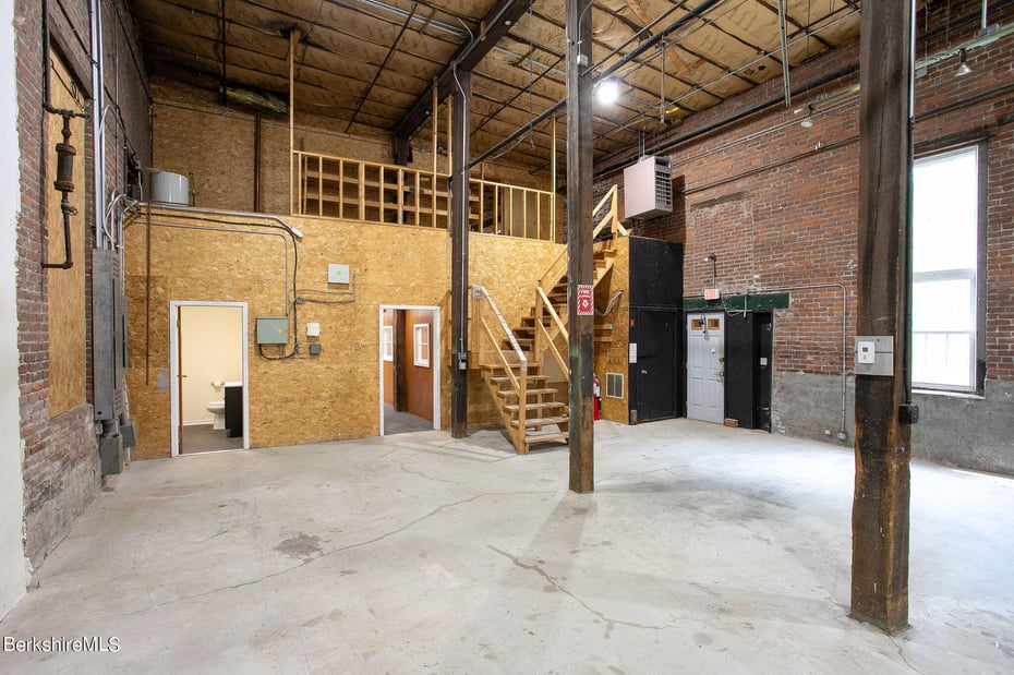 395 N Park St Photo 28
