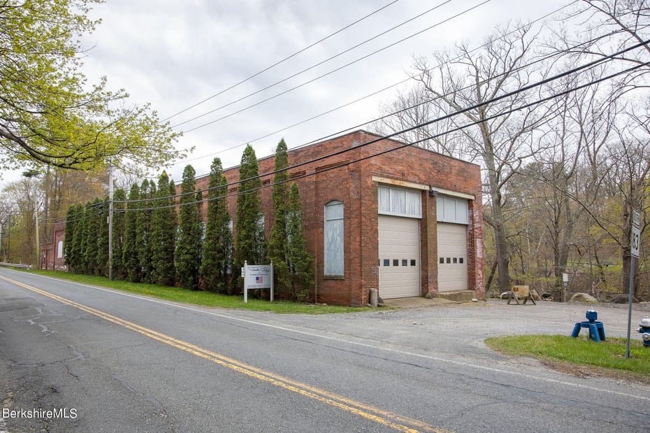 395 N Park St Photo 31