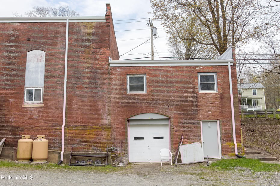 395 N Park St Photo 26