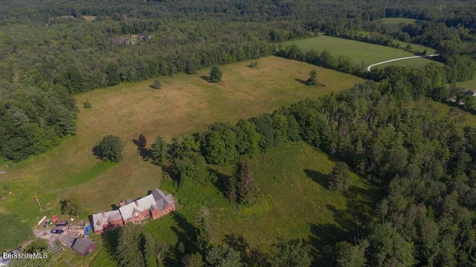 390 Tamaridge Rd Photo 29