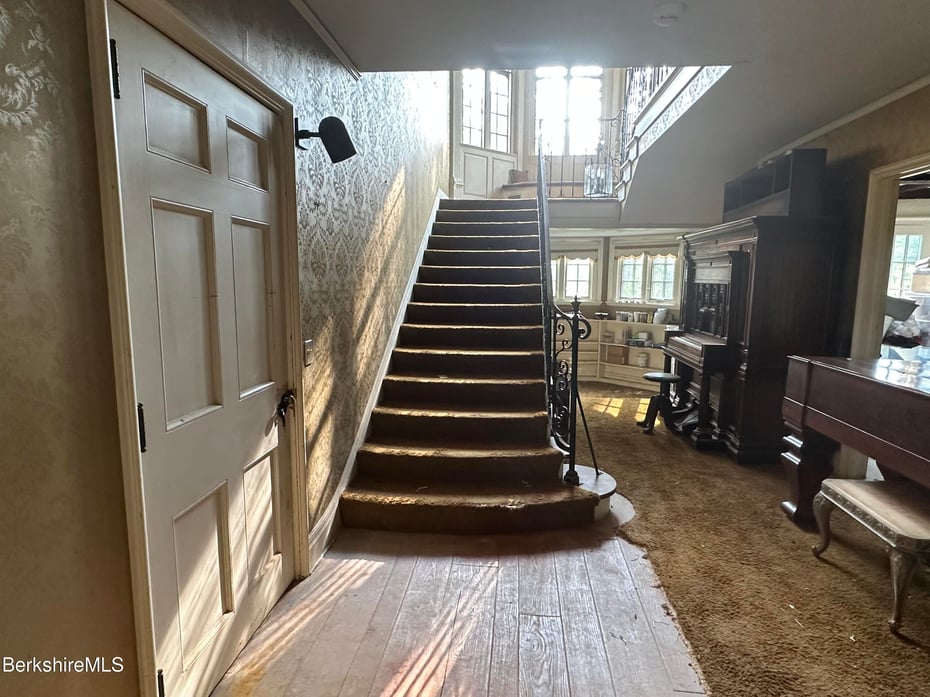 390 Tamaridge Rd Photo 7