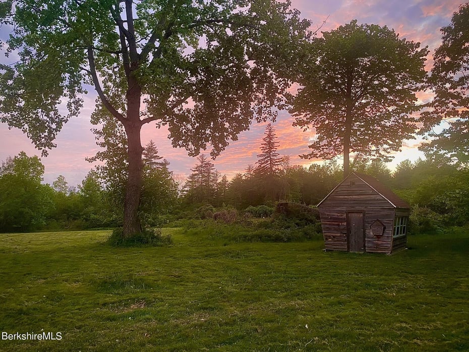 390 Tamaridge Rd Photo 8