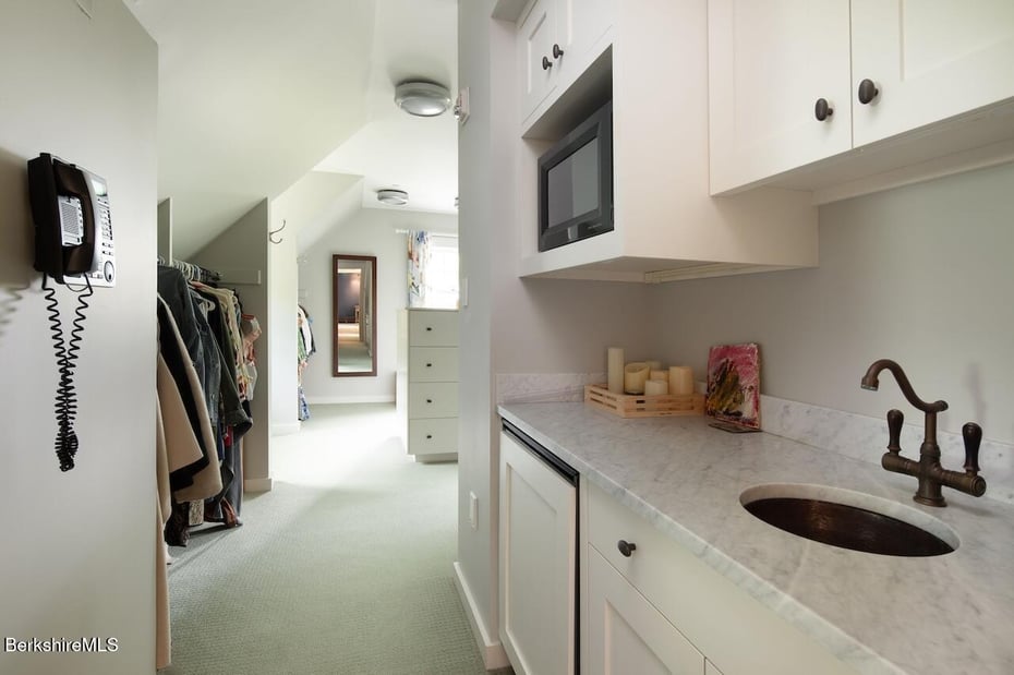 Alford Single Family Photo 35