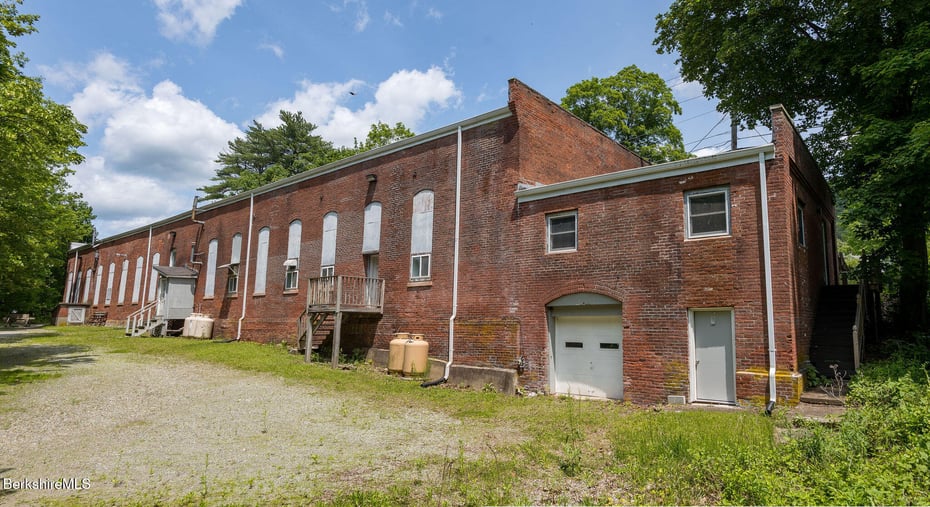 395 N Park St Photo 1