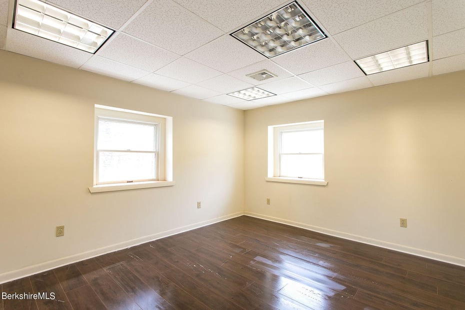 395 N Park St Photo 6