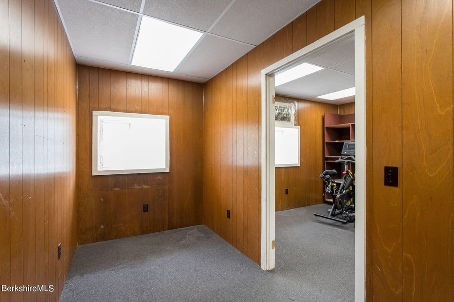 395 N Park St Photo 5