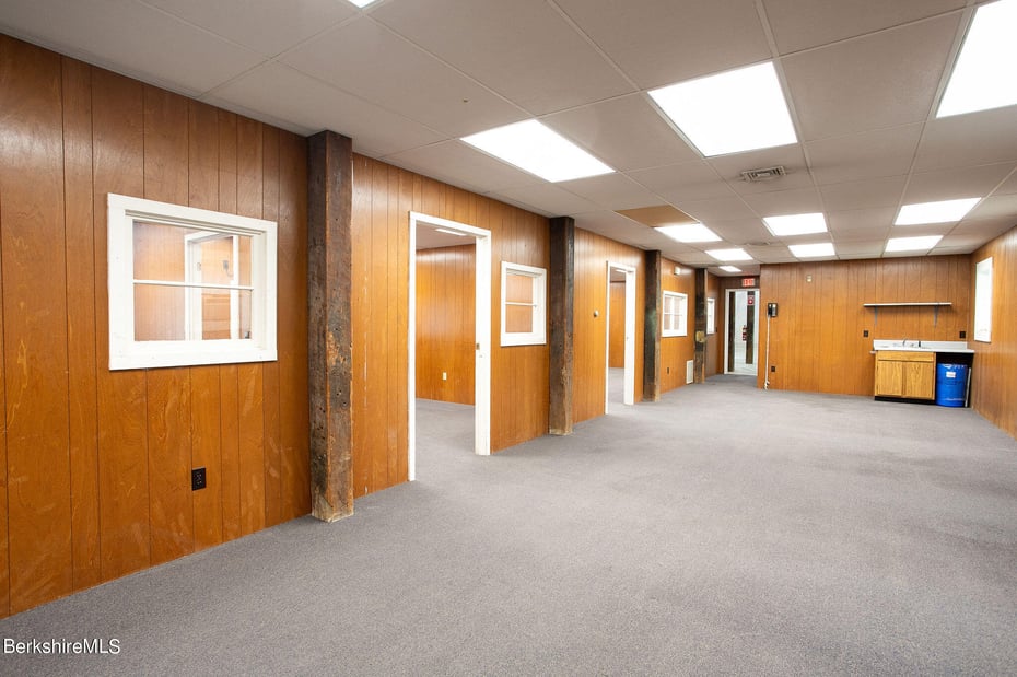 395 N Park St Photo 20