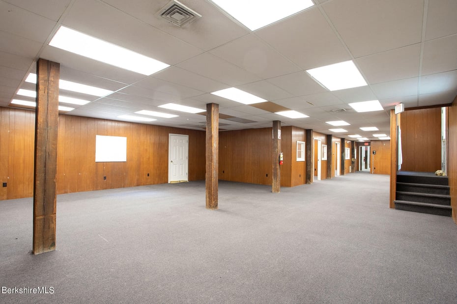 395 N Park St Photo 18