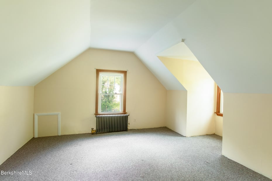 347 Maple St Photo 15