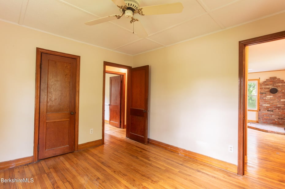 347 Maple St Photo 12