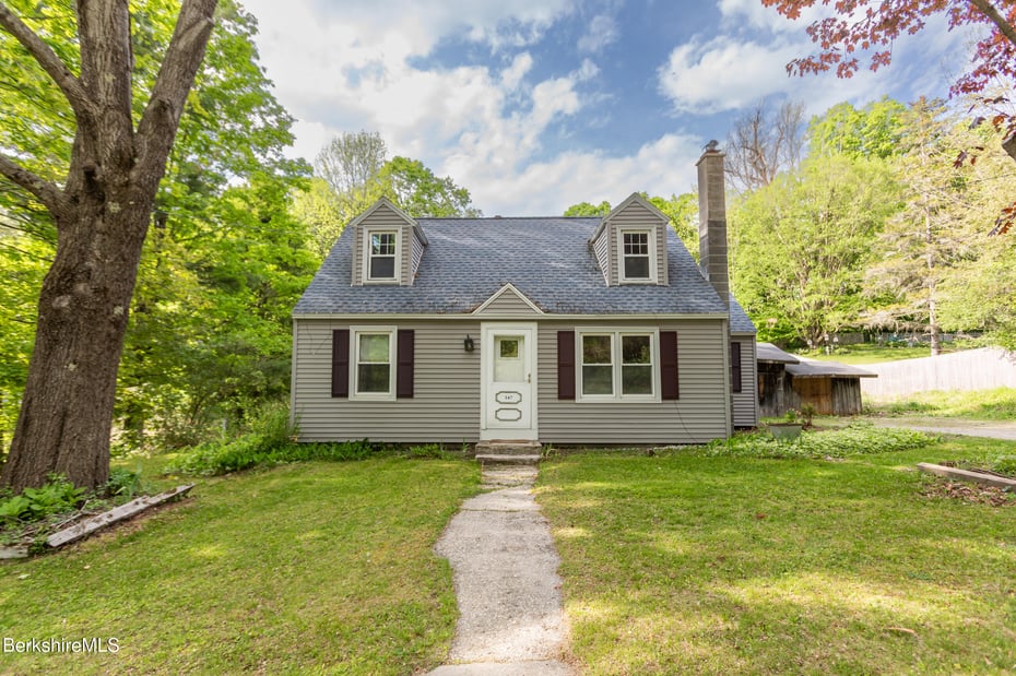 347 Maple St Photo 2