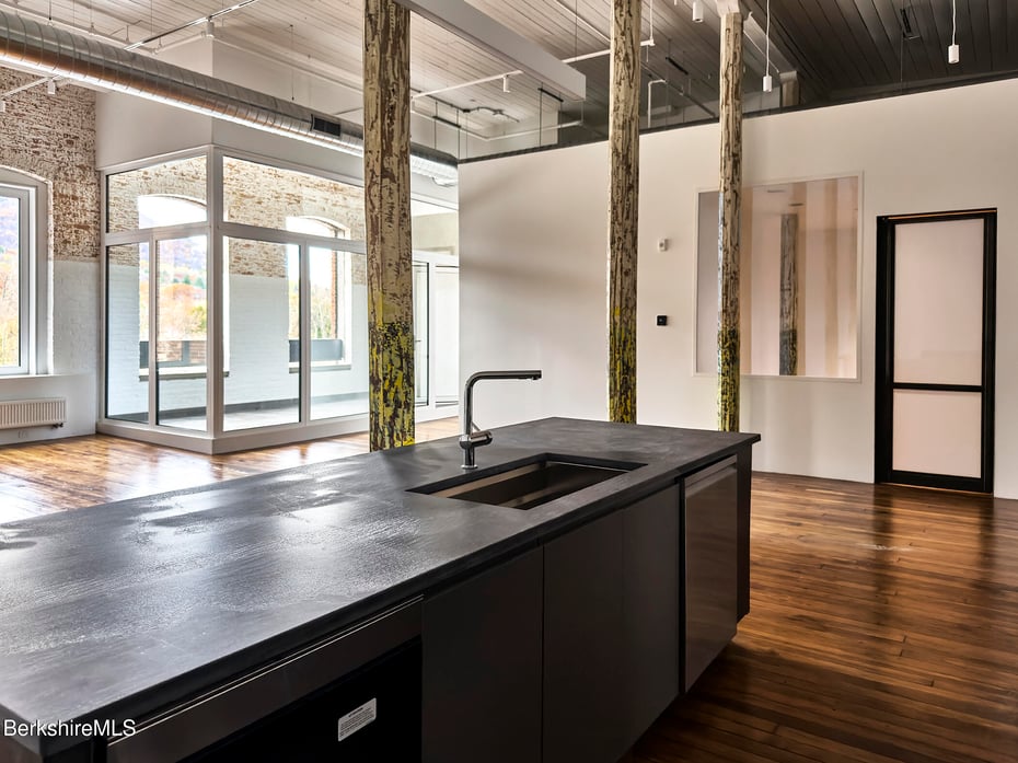 520 State Rd  #402 Photo 7