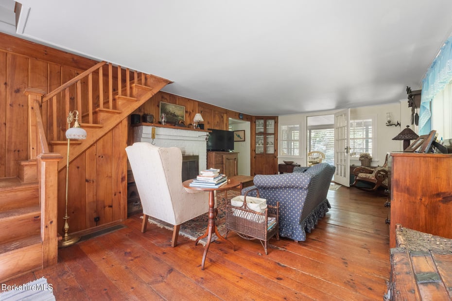 35 Bidwell Rd Photo 9