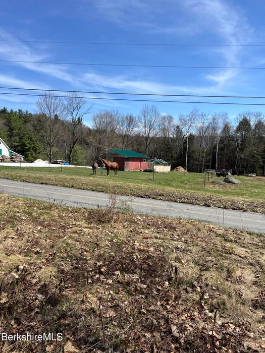 427 West Rd Photo 6