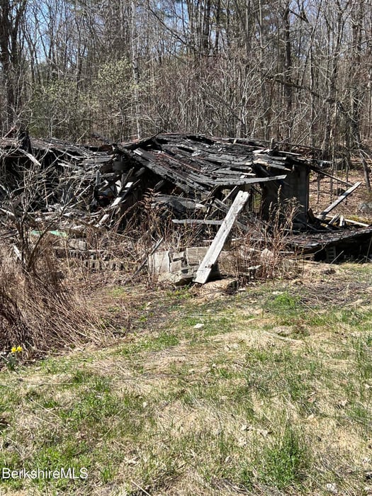 427 West Rd Photo 2