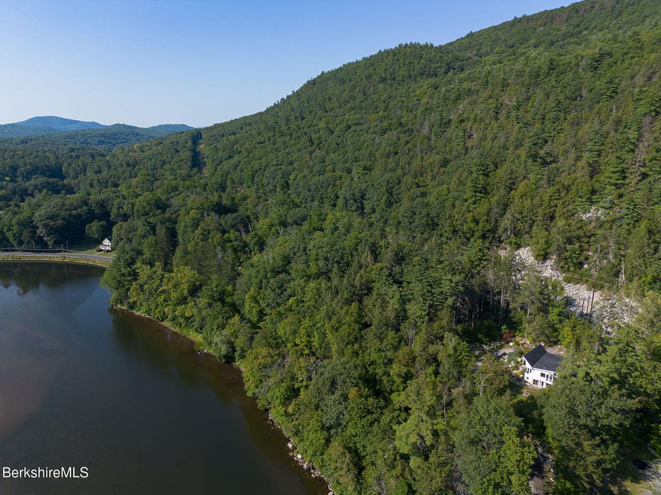 324 Park St Photo 38