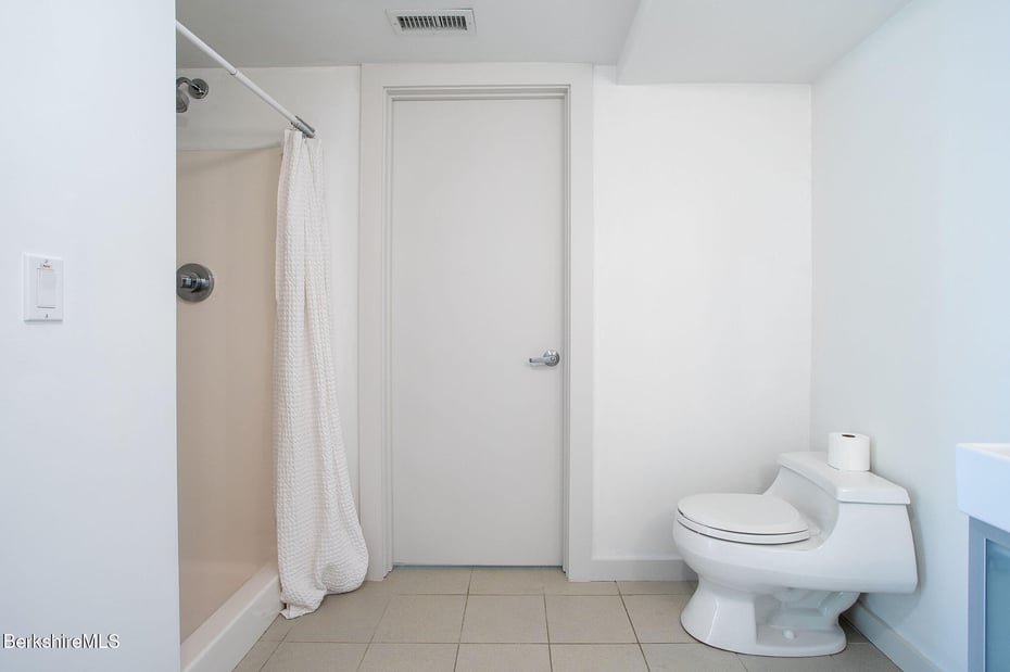 324 Park St Photo 32