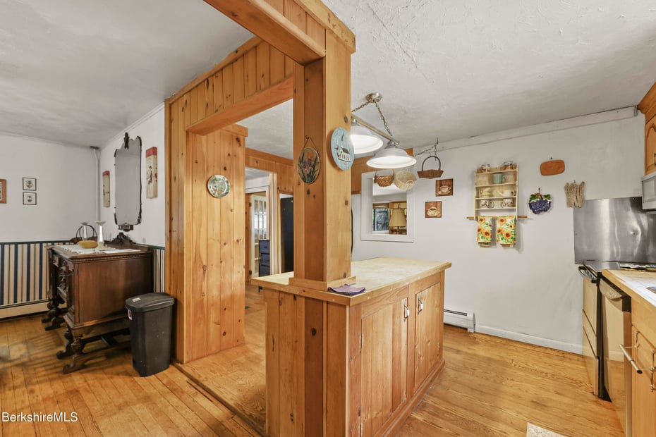 212 Highland St Photo 13