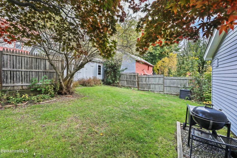 212 Highland St Photo 37