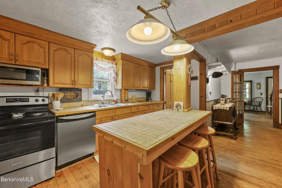 212 Highland St Photo 16