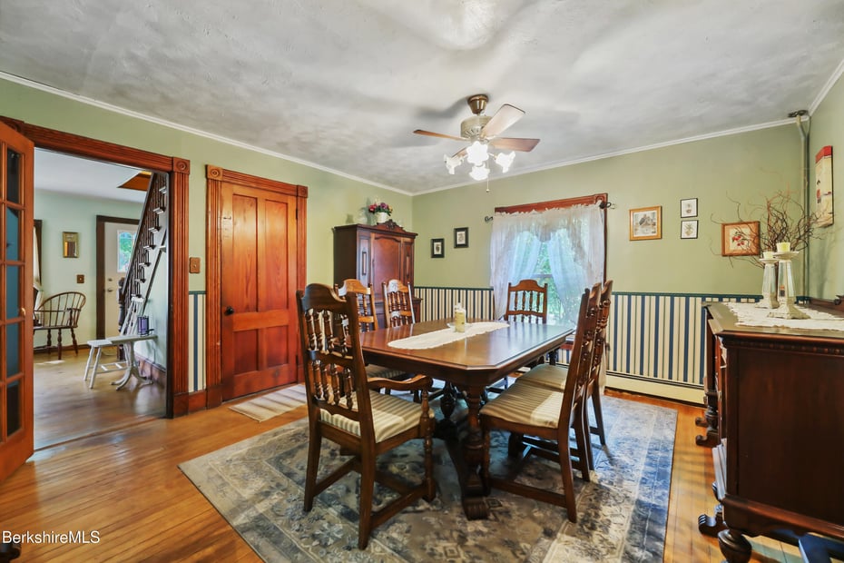 212 Highland St Photo 9