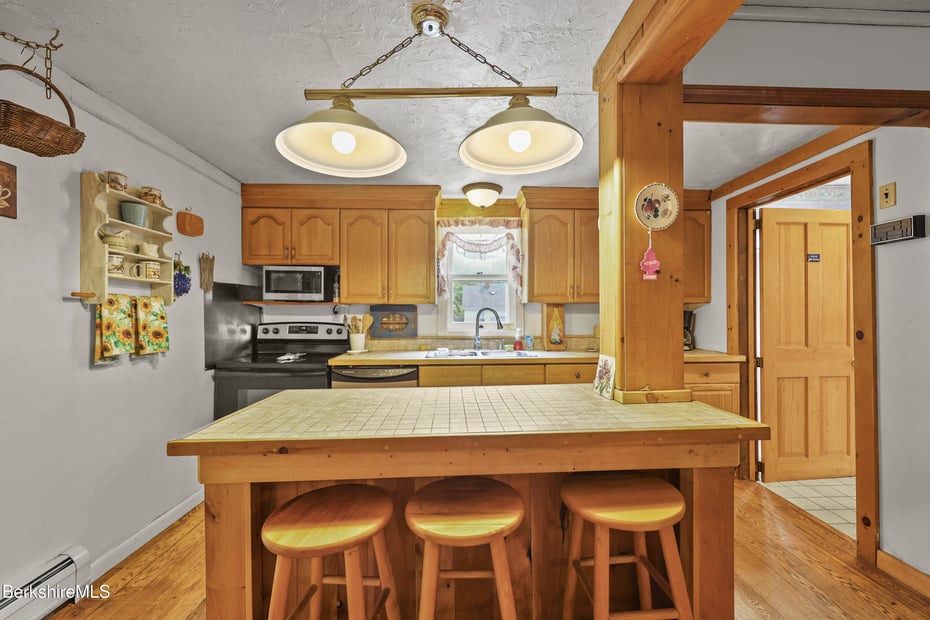 212 Highland St Photo 17