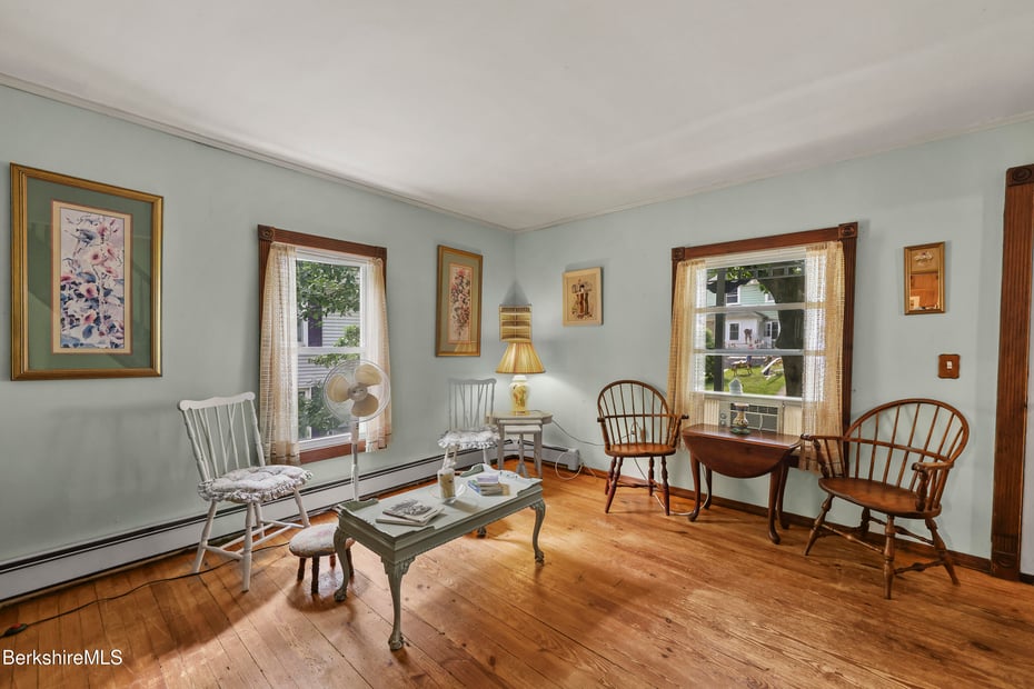 212 Highland St Photo 8