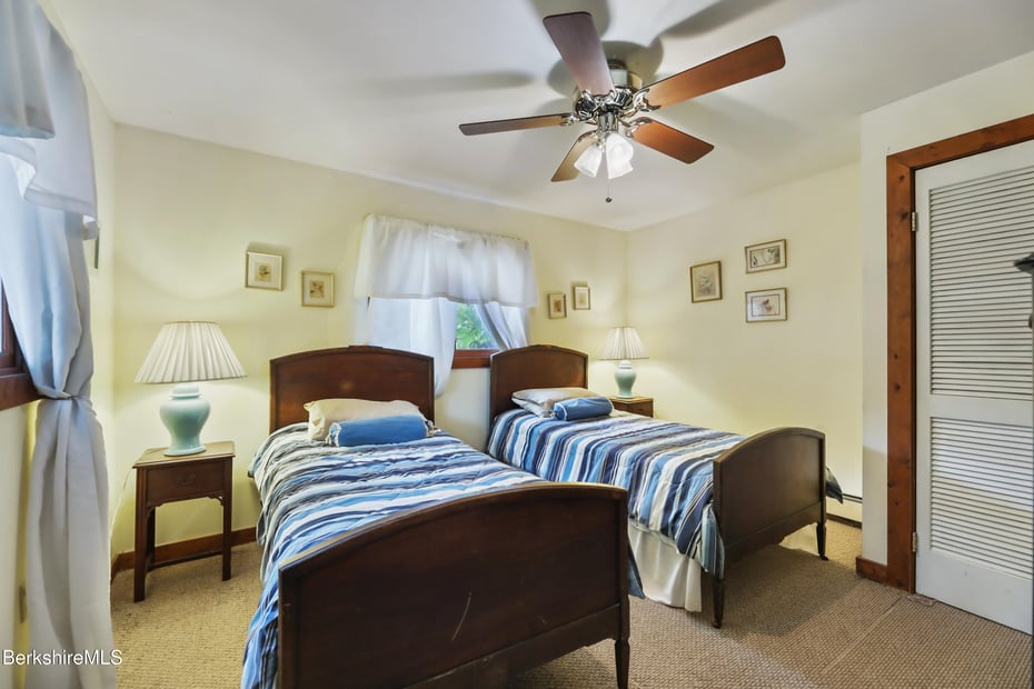 212 Highland St Photo 26