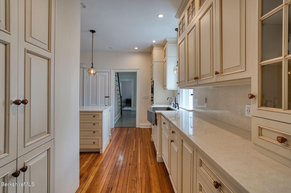 21 Stockbridge Rd Photo 14