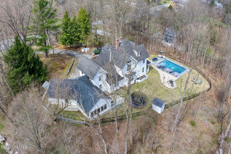 21 Stockbridge Rd Photo 54
