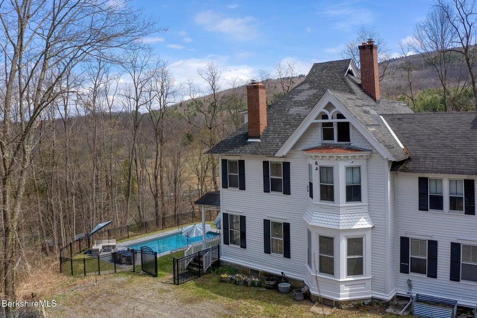 21 Stockbridge Rd Photo 49