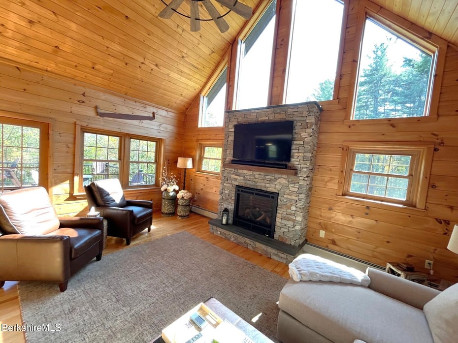 1020 Cascade St Photo 23