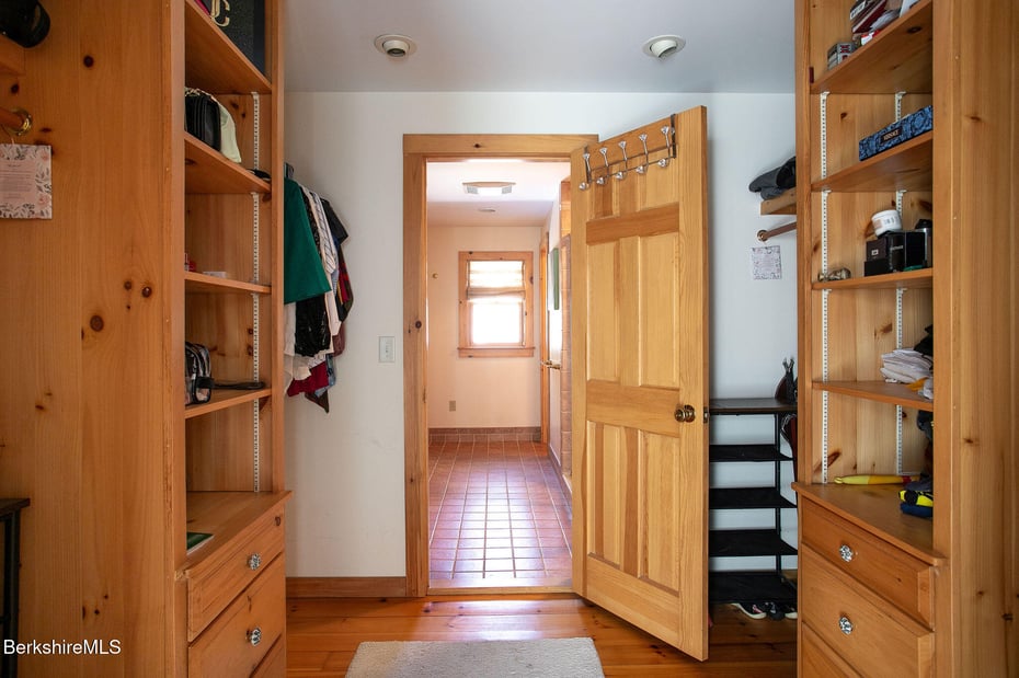 305 Shadow Ln Photo 12