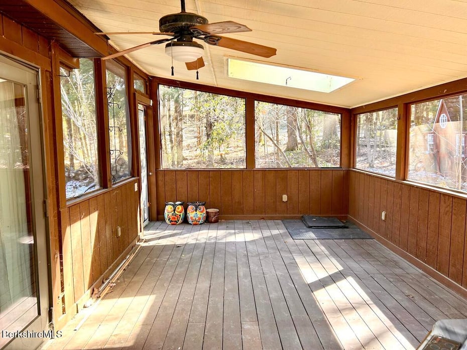 305 Shadow Ln Photo 26