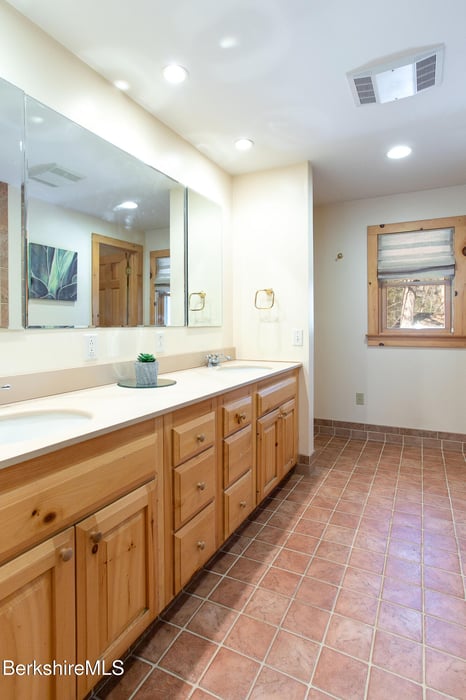 305 Shadow Ln Photo 14