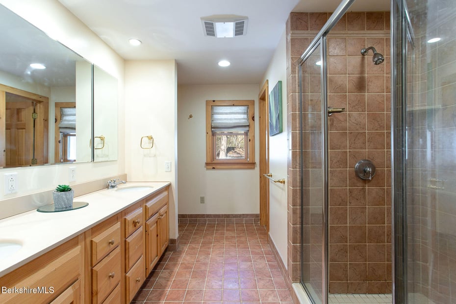 305 Shadow Ln Photo 13