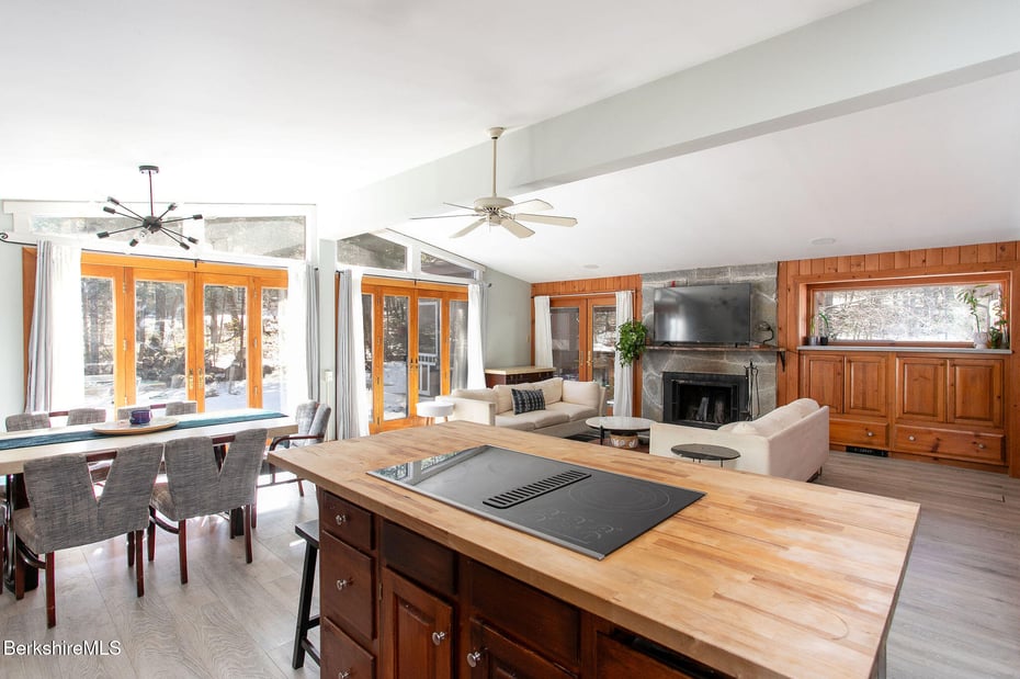 305 Shadow Ln Photo 6