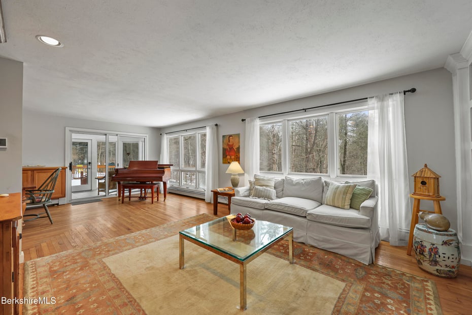 40 Prospect Hill Rd Photo 4