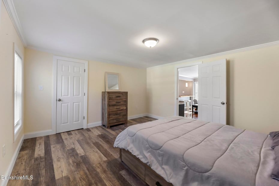 45 Forest St Photo 29