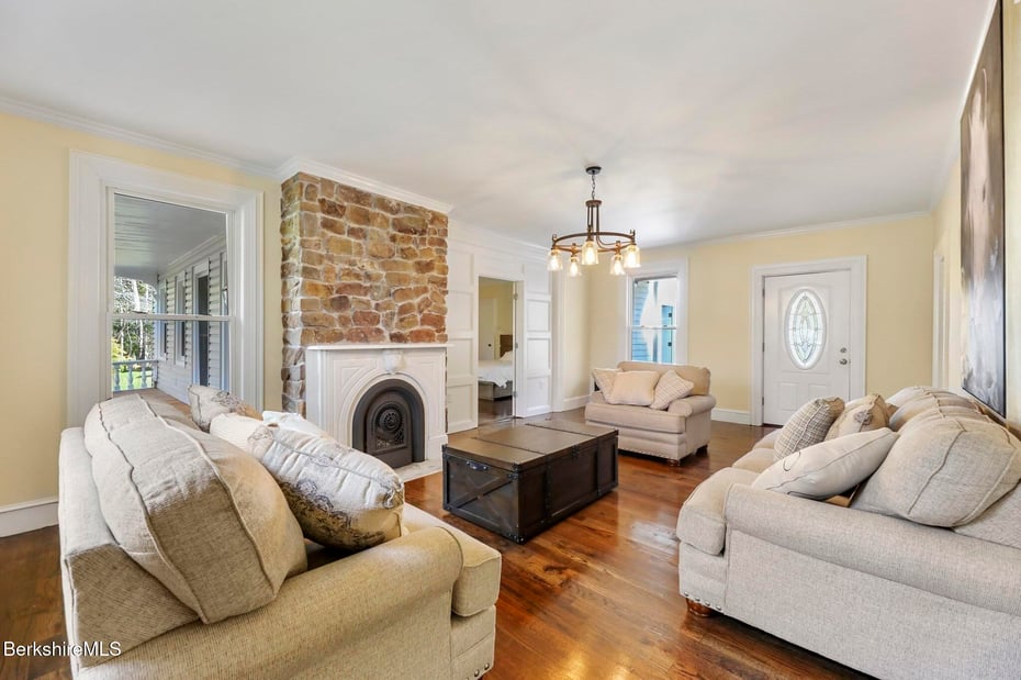 45 Forest St Photo 15