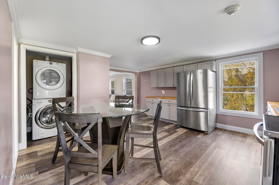 45 Forest St Photo 32