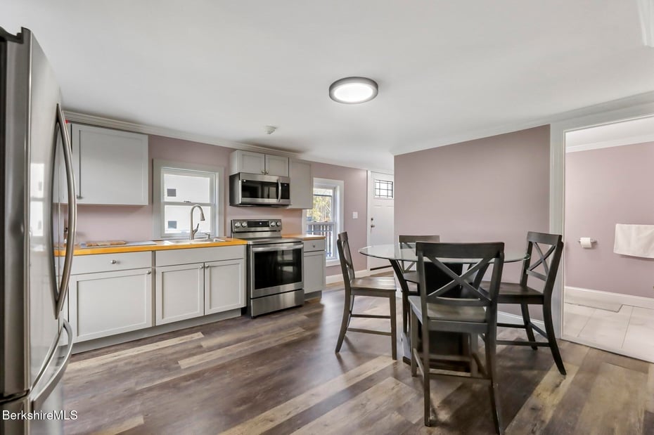 45 Forest St Photo 31