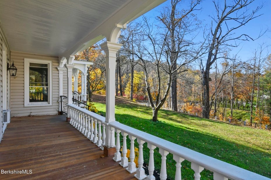 45 Forest St Photo 4