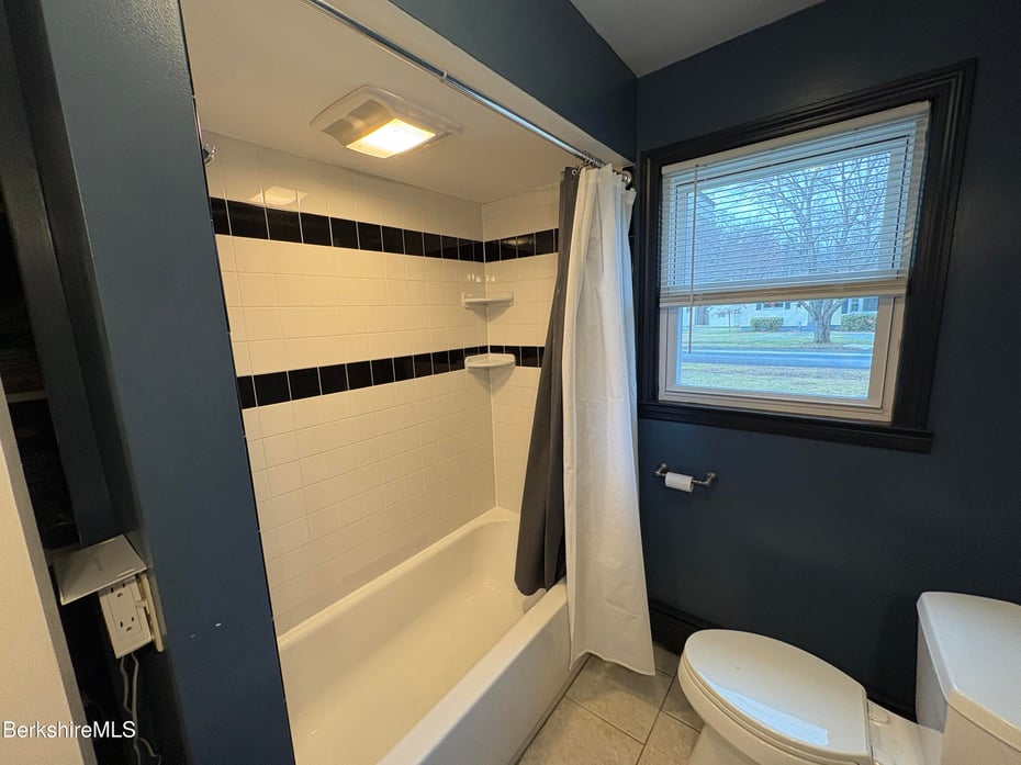 72 Nancy Ave Photo 13
