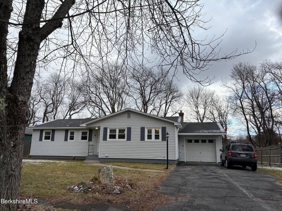 72 Nancy Ave Photo 1