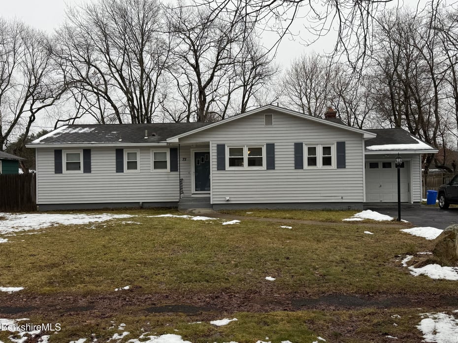 72 Nancy Ave Photo 2