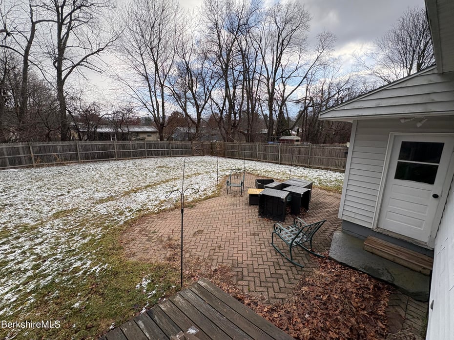 72 Nancy Ave Photo 37