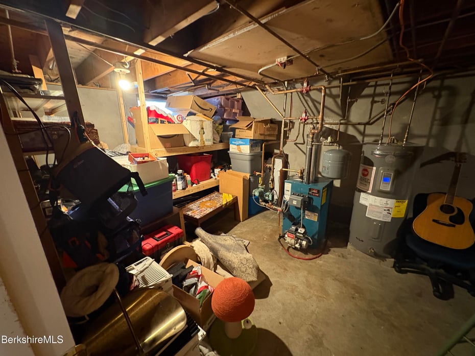 72 Nancy Ave Photo 32